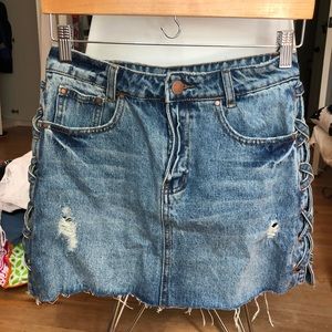 Cross sides medium wash denim skirt